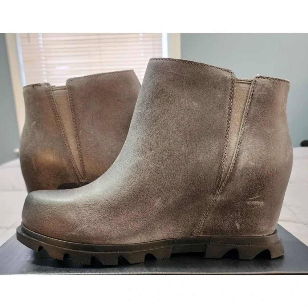 SOREL®‎ Women's 9.5 WIDE Joan Of Arctic™ Wedge III Zip Boot, Quarry/Black - $220